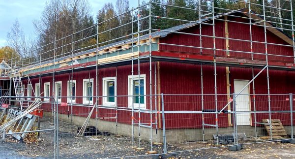 Jorntrahus PRO Contractor prefabricerade byggdelar flerfamiljshus stugbyar skolor servicebyggnader webb